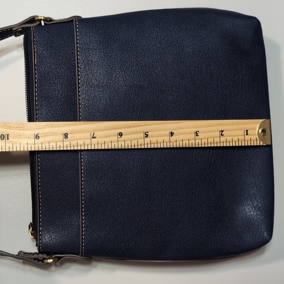 St Johns Bay Navy Faux Leather Crossbody Bag. - Picture 16 of 16